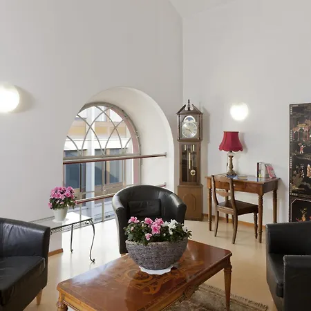 Готель Zurigo Downtown